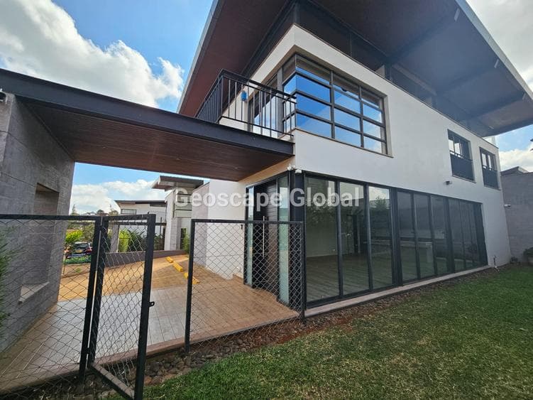 Family 4 Bedroom House in Runda